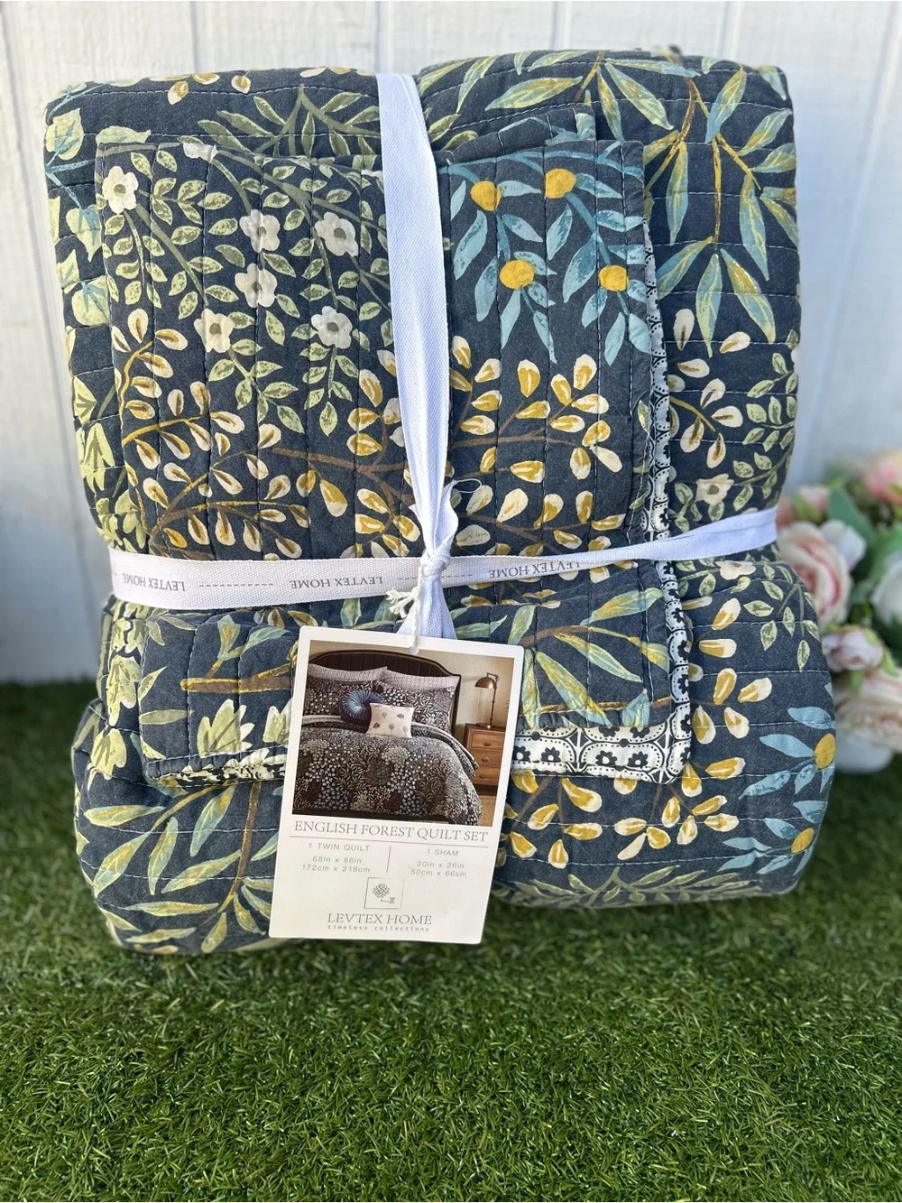 LEVTEX HOME ENGLISH FOREST TWIN QUILT SET COLOR: navy new